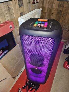 Jbl partybox 1000 en microfoons