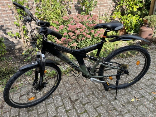 Mountainbike Bulls DH-100 Sport 21 versn. vering 1 sch rem enz.