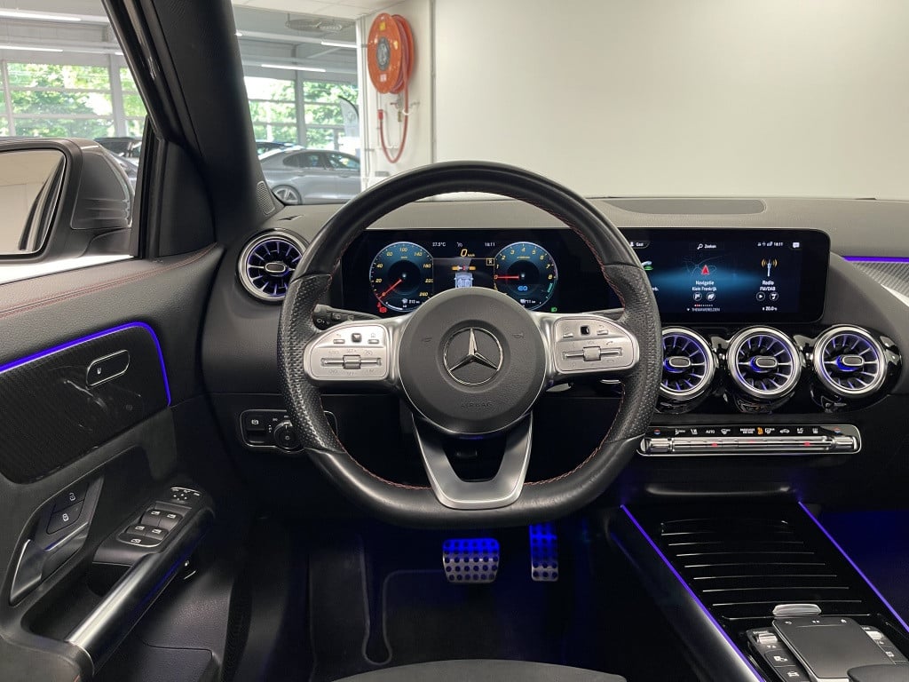 Mercedes-Benz Gla-klasse 250e amg line | trekhaak | panoramadak | 360 camer