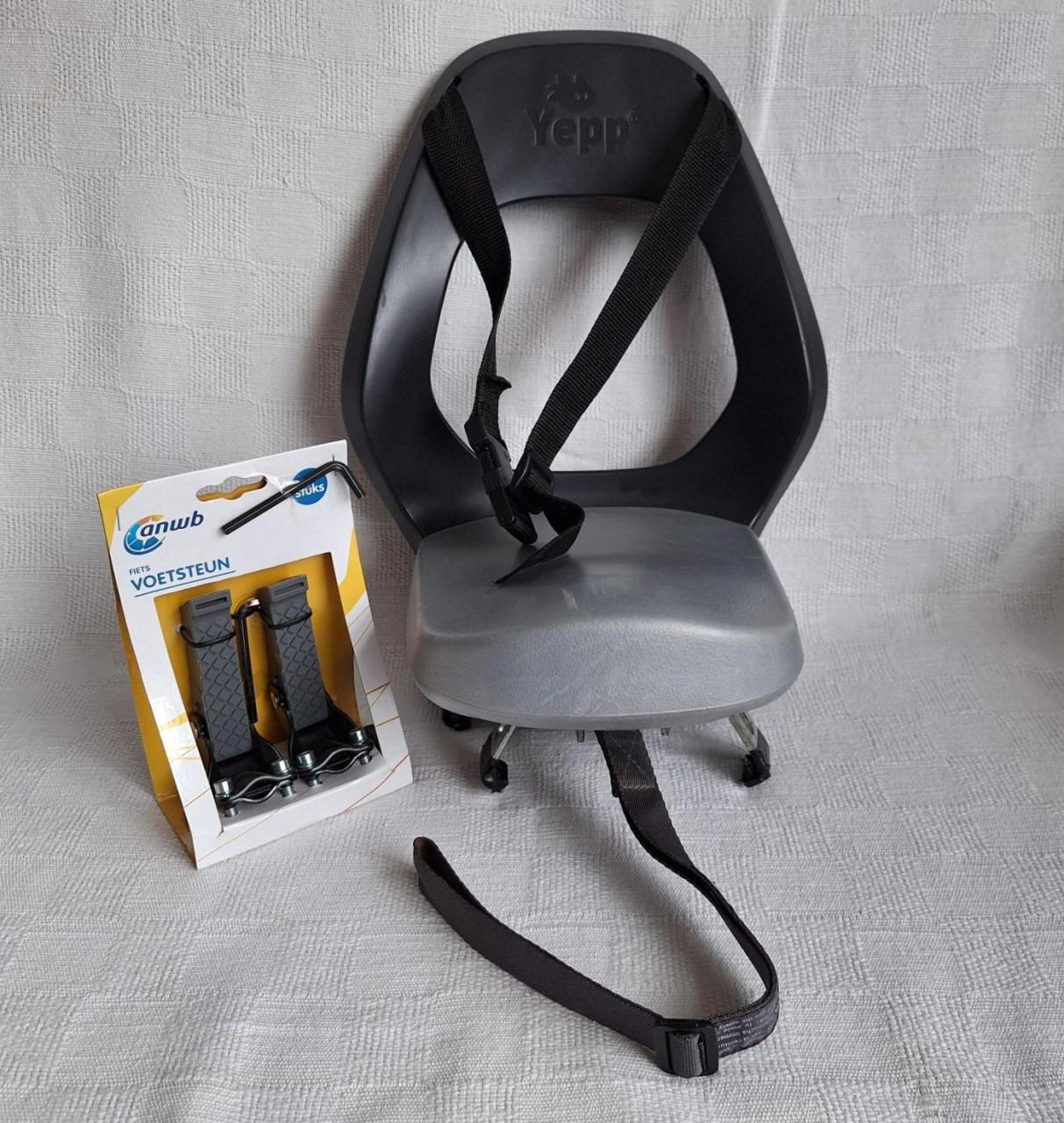 Thule Yepp fietsstoeltje met NIEUWE voetsteuntjes (nieuw € 95,00)