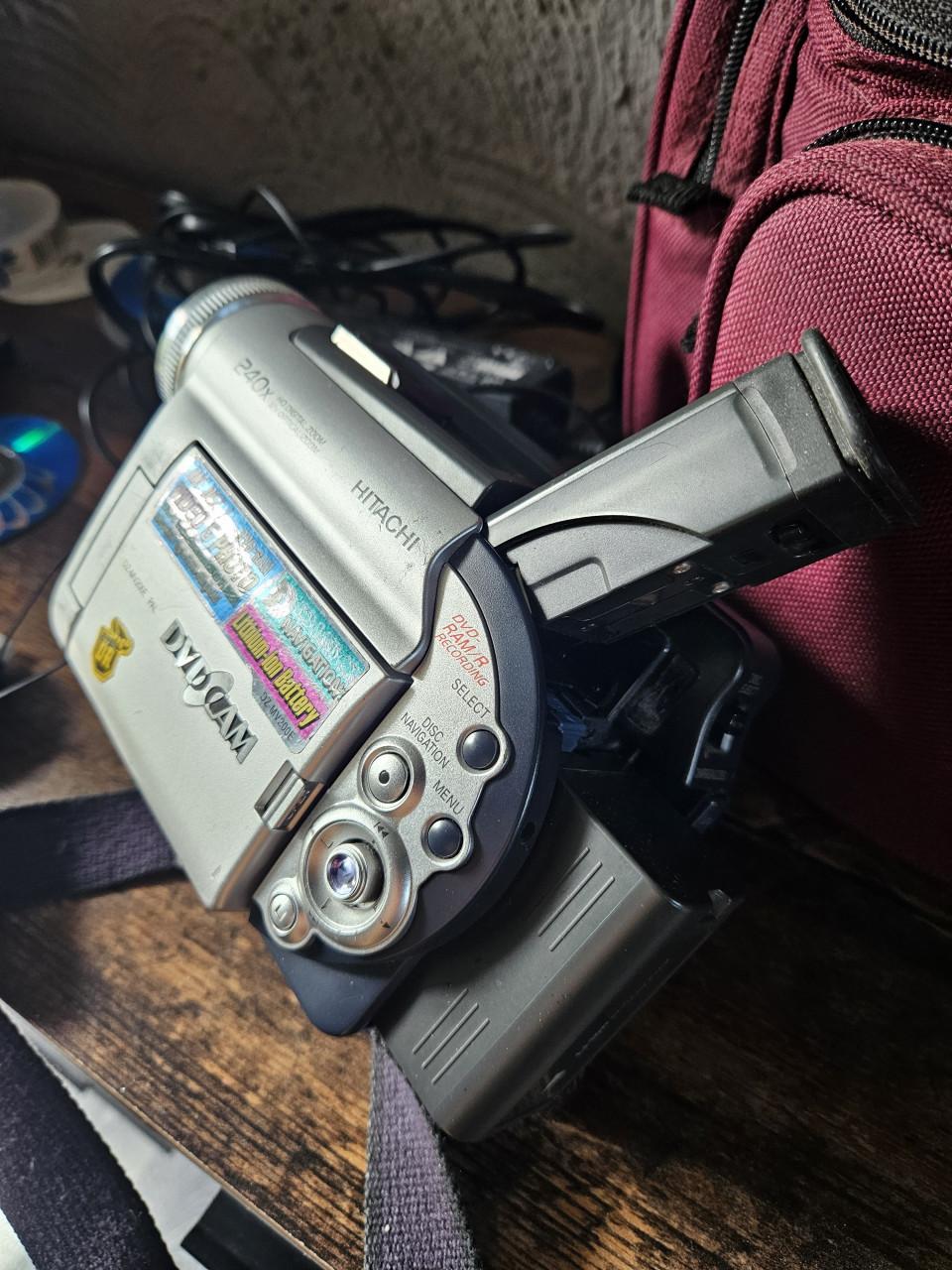 Hitachi DZ-MV200E DVD Camcorder met accessoires