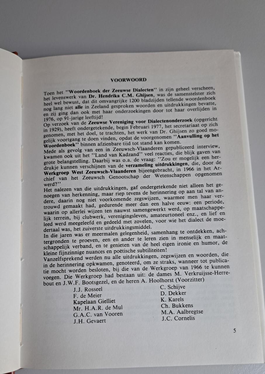 Dialect boekje van West Zeeuws Vlaanderen aangeschaft 1986.