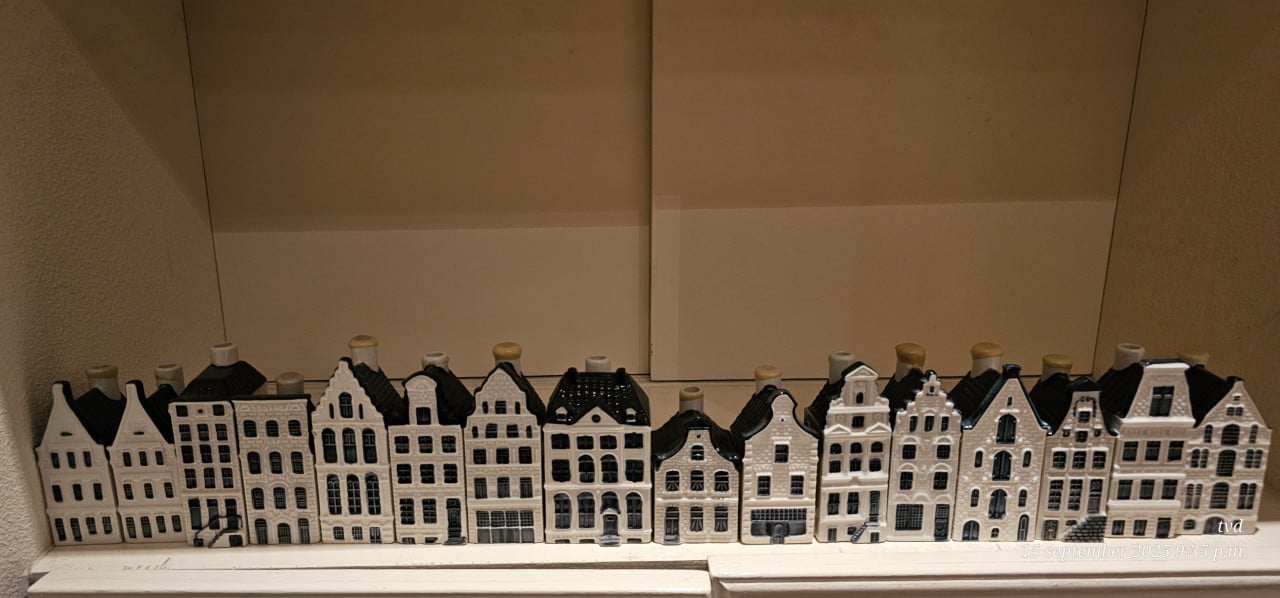 KLM huisjes, 20 stuks origineel met inhoud Bols jenever