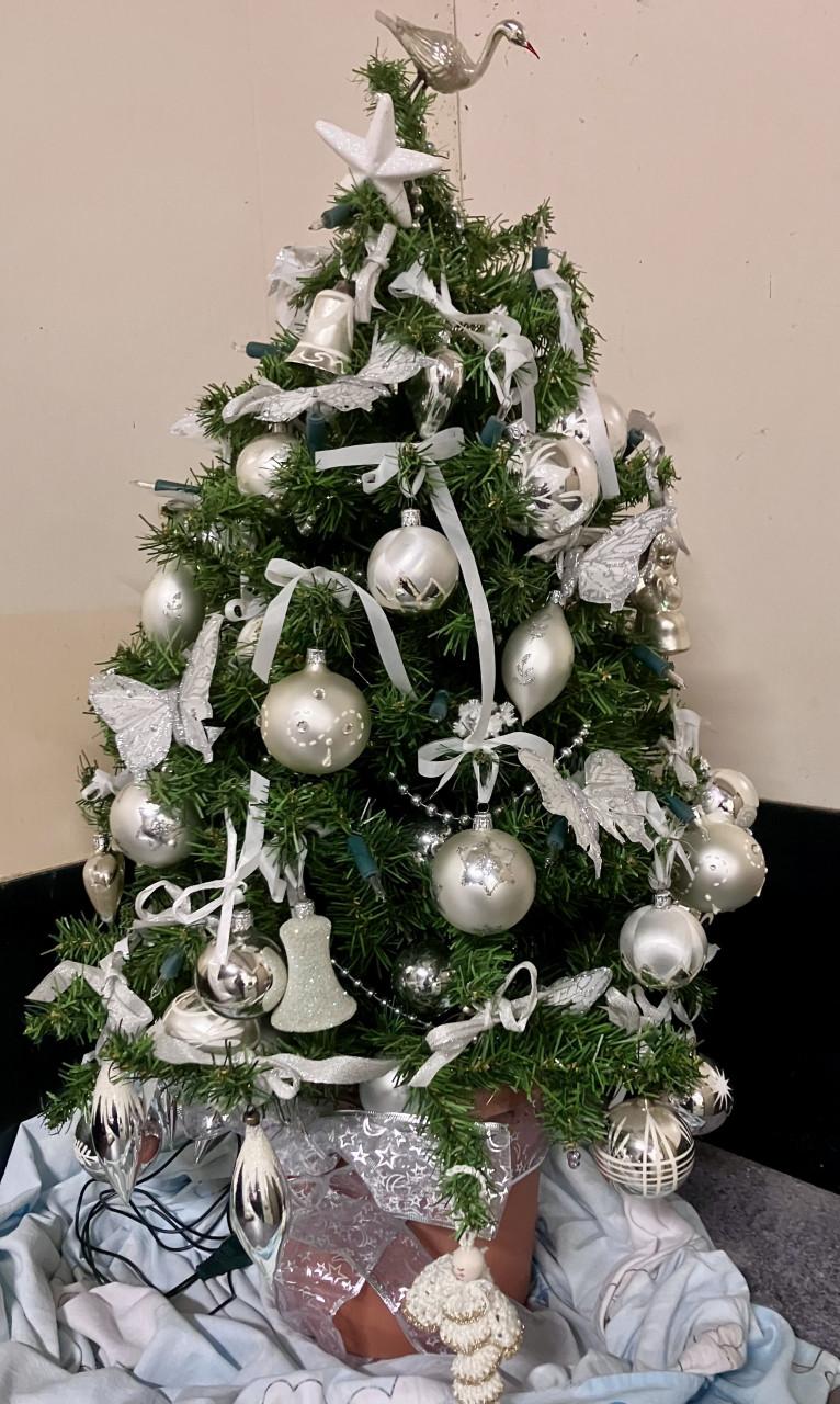 Kerstboom 85 cm. KANT EN KLAAR met lichtjes