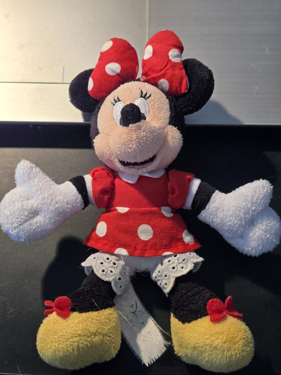 Kleine Disney-knuffel Minnie Mouse 18 centimeter hoog.