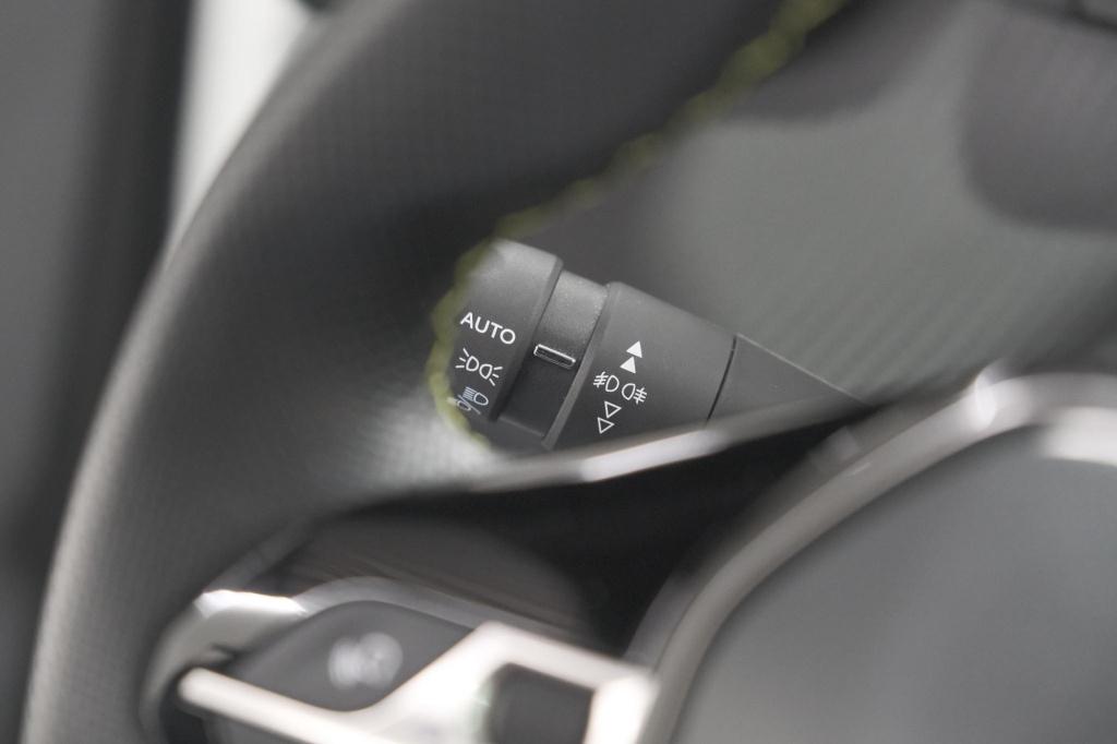 Peugeot 2008 puretech 130 gt | elektrisch panoramadak | camera | dodehoekde