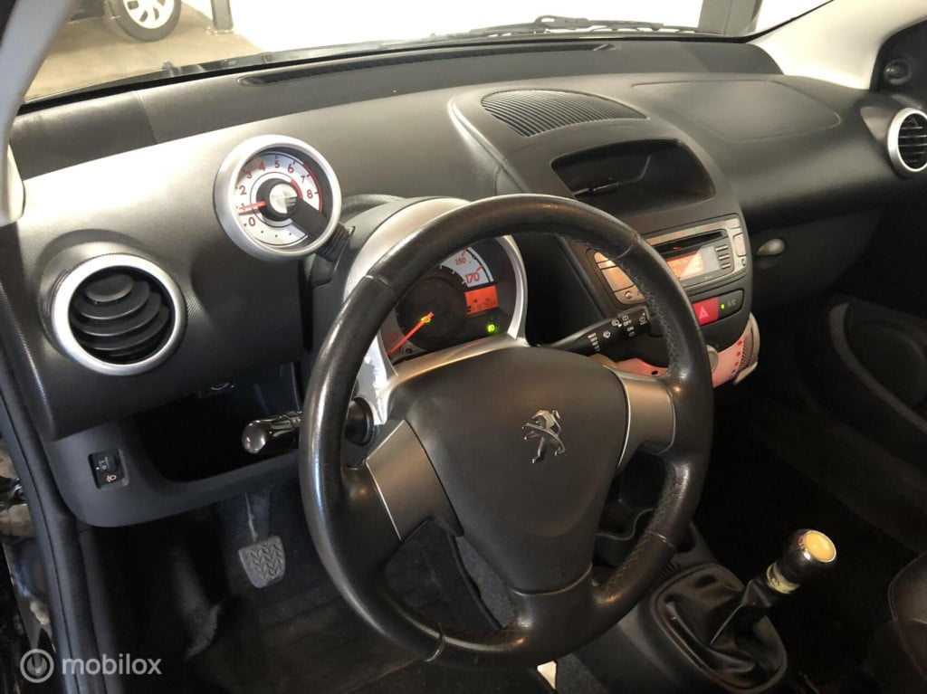 Peugeot 107 1.0 black & silver
