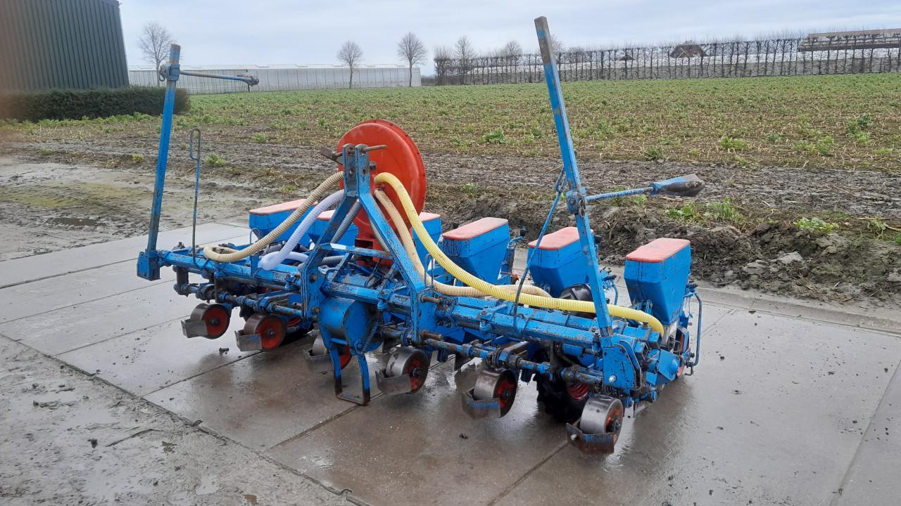 Pneumatice zaaimachine