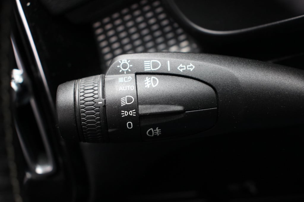 Volvo XC40 1.5 t3 r-design | elec. trekhaak | camera | half leder