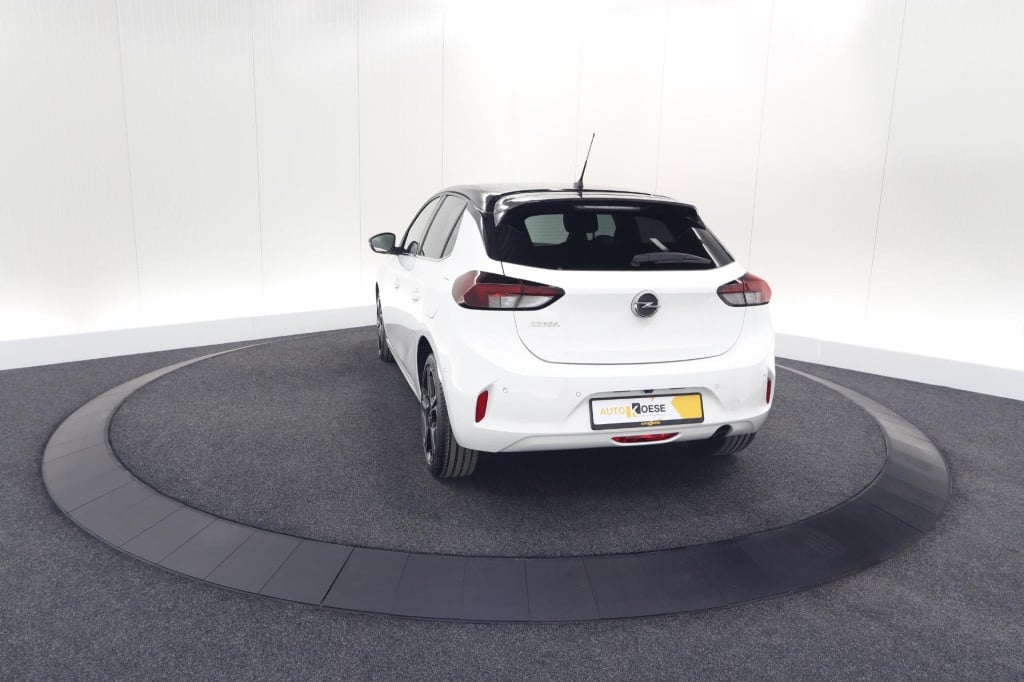 Opel Corsa 1.2 turbo 100 ultimate | panoramadak | camera | dodehoekdetectie