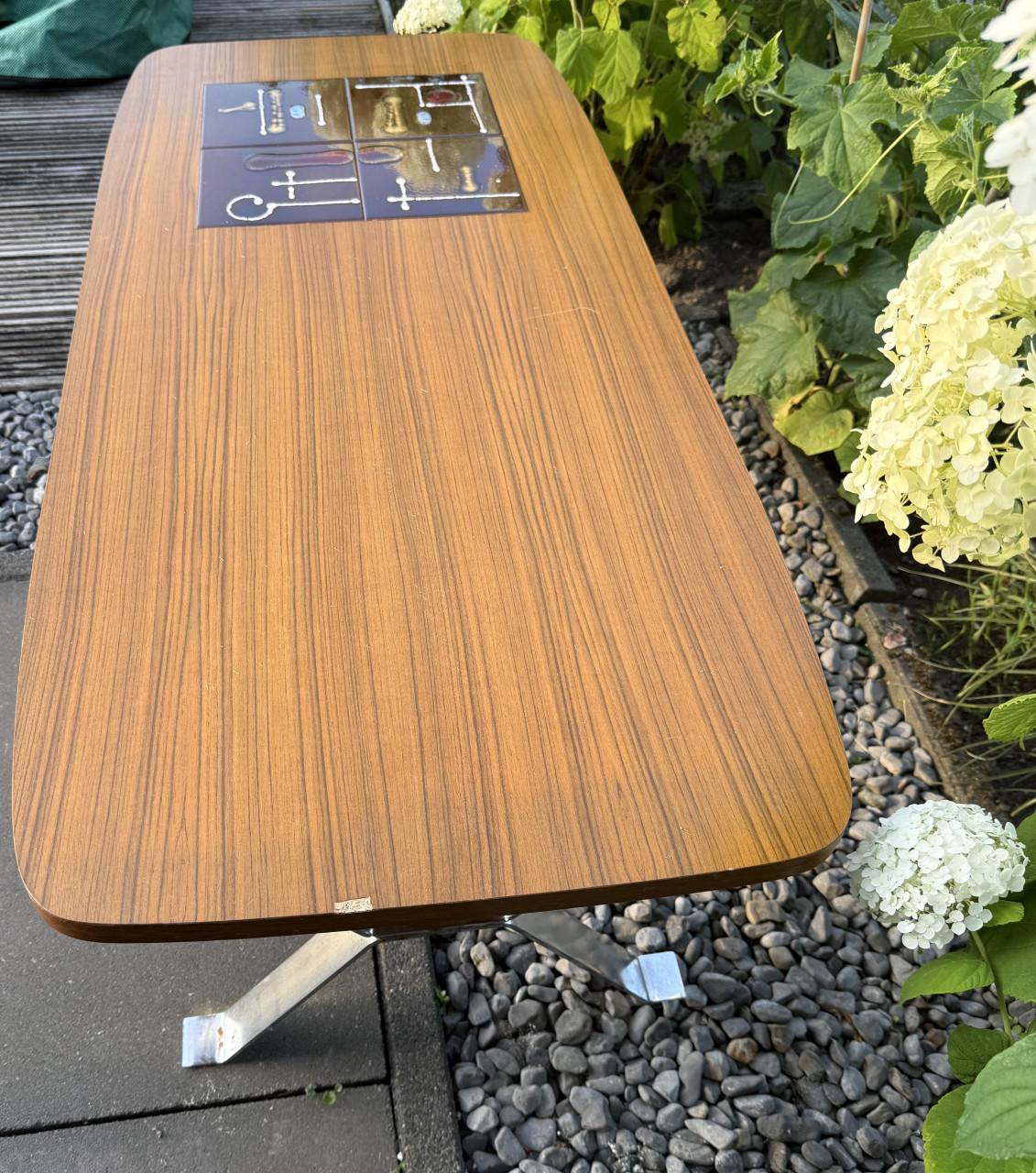 Vintage salontafel met keramiek tegel inleg en chrome onderstel