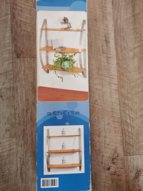 Wandrek metaal met MDF planken