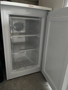 3 maanden gebruikte vrieskast 85x50 cm. Vriezer inhoud 70 liter klasse A++
