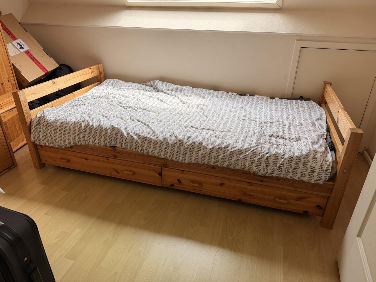 Een persoon ledikant voor kinderkamer massief