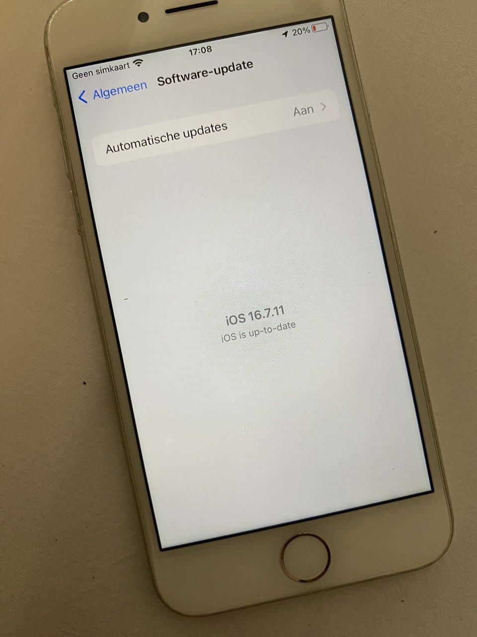 I phone8 in ( zeer) goede staat / wit/ simlock vrij