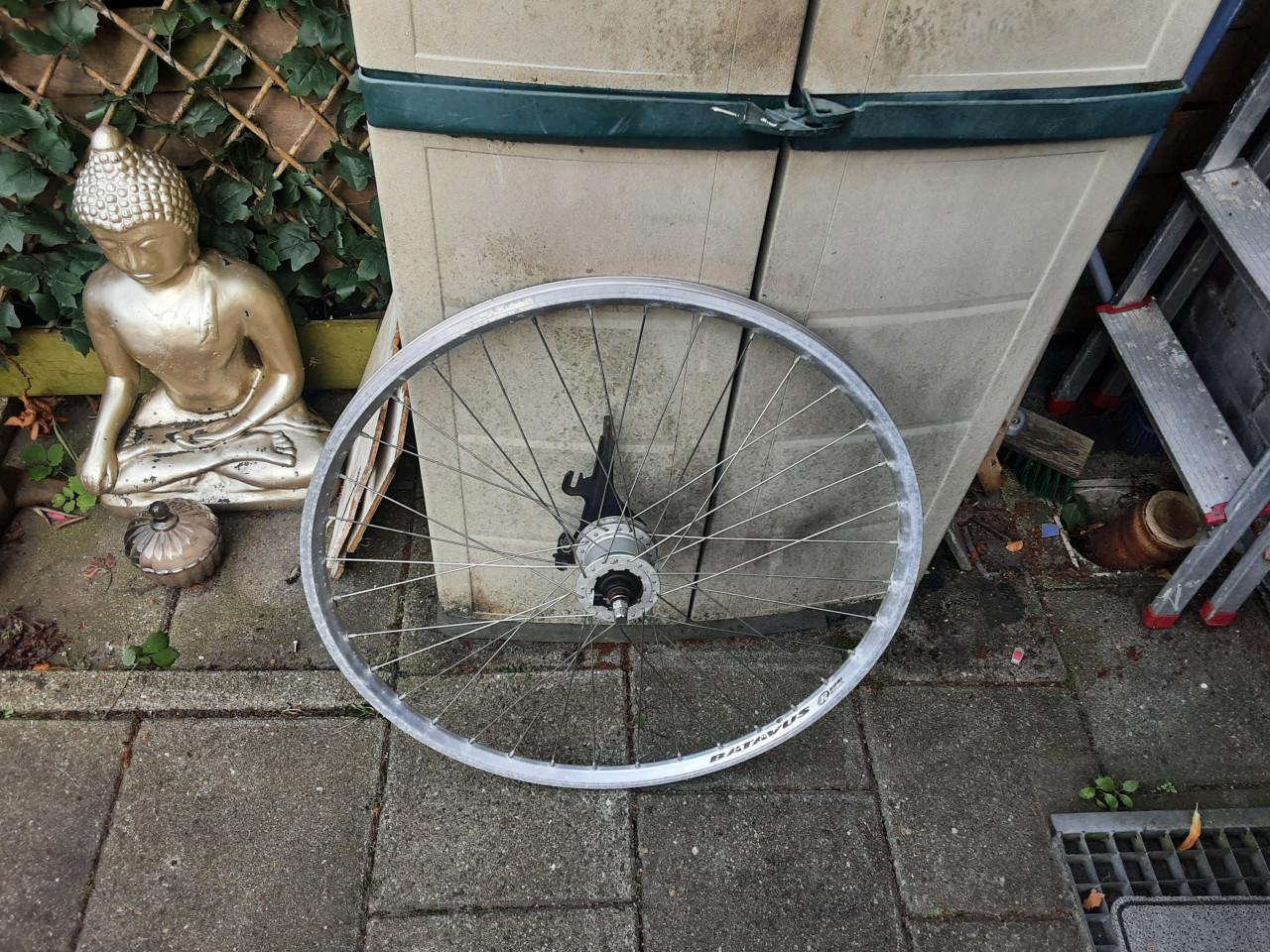 Shimano 28 inch voorwiel, naafdynamo, rollerbrake rem