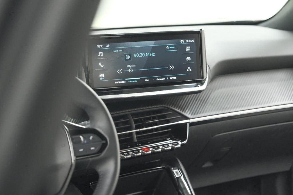 Peugeot E-2008 ev active 50 kwh | parkeersensoren | apple carplay | climate