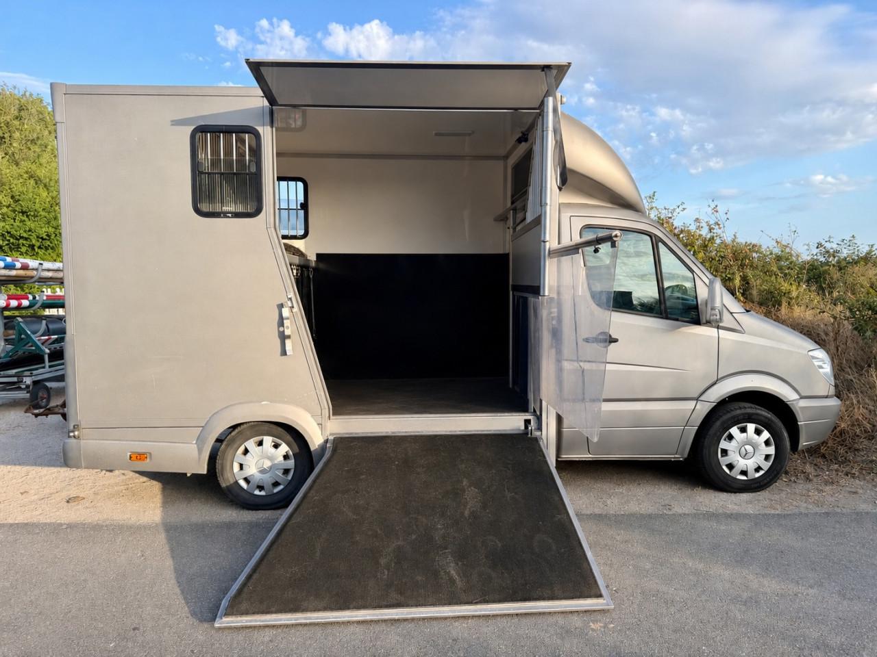 MERCEDES PAARDENWAGEN 2-PAARDS -2012- HENGSTENSCHOT !PRIJS EXCL. BTW!