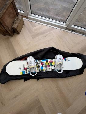 Snowboard Burton Troop met Burton Lexa binders