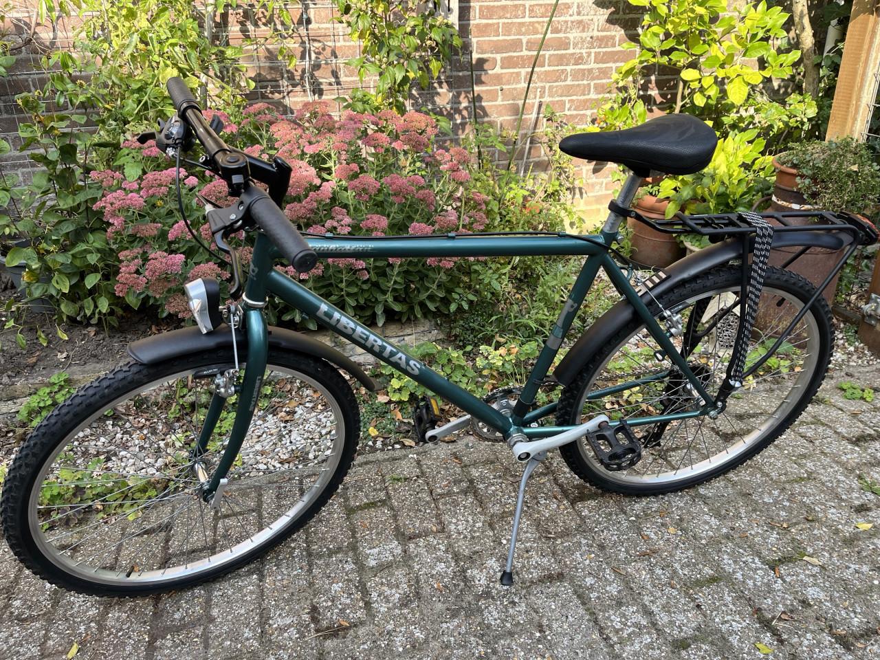 Jongensfiets / Mountainbike & versn. Handrem, verlicht enz. Mooi & OK.