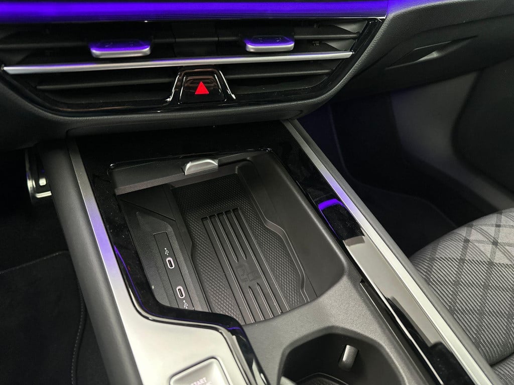 Volkswagen Passat r-line business variant (9) 1.5 110 kw / 150 pk e volkswa