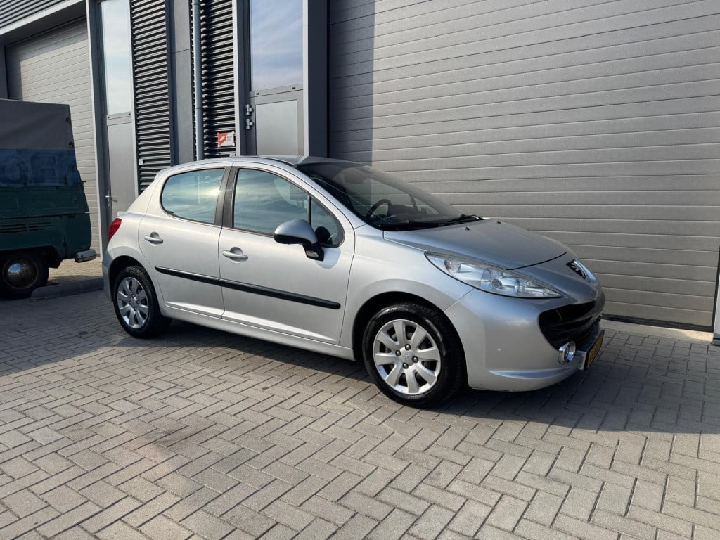 Peugeot 207 1.4-16v xr/130.000/vol jaar apk/airco/carplay