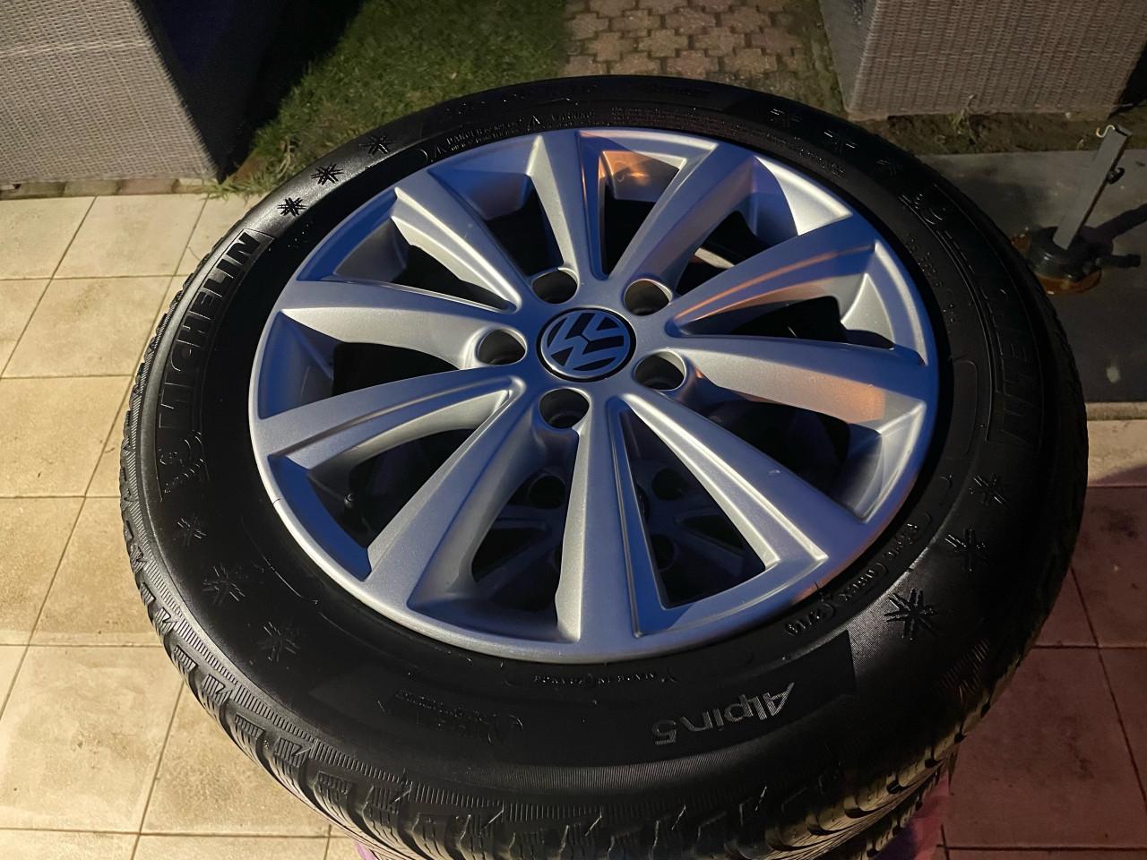 Originele VW velgen 205 65 16 met winterbanden