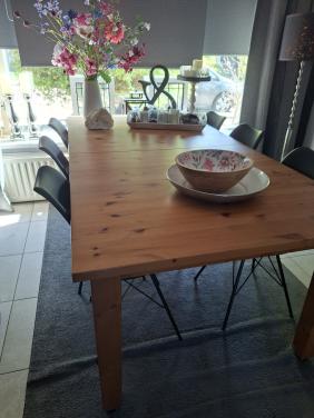 Uitschuifbare houten Eettafel Ikea