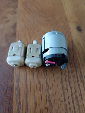 ELEKTROMOTORTJES VOOR b.v. SPEELGOED.