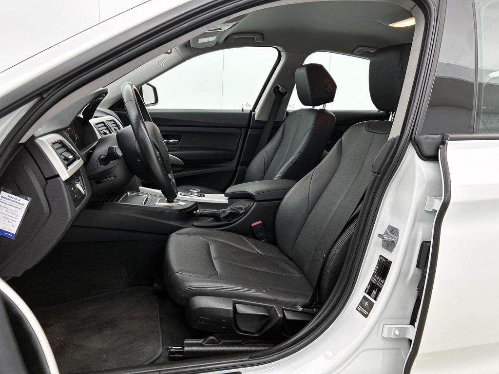 BMW 3-serie 320i xdrive executive | automaat | navigatie | leder | climate 