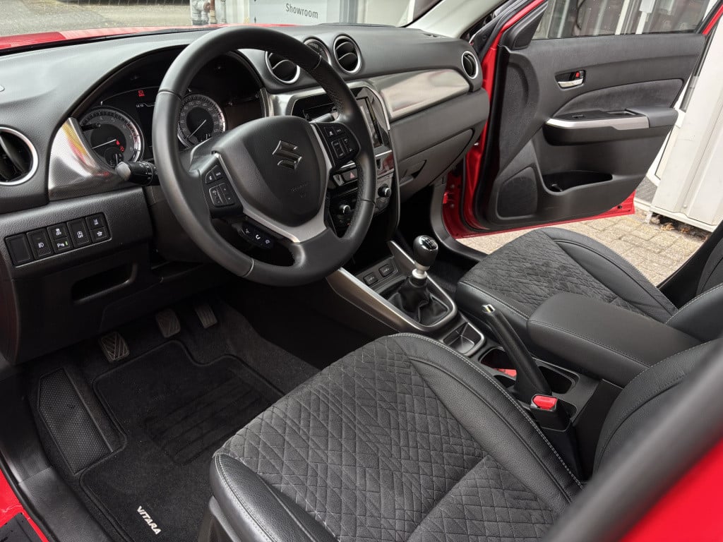 Suzuki Vitara 1.4 boosterjet style smart hybrid