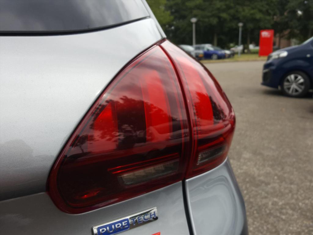 Peugeot 2008 allure1.2 puretech 110pk navigatie | cruise & climate control 