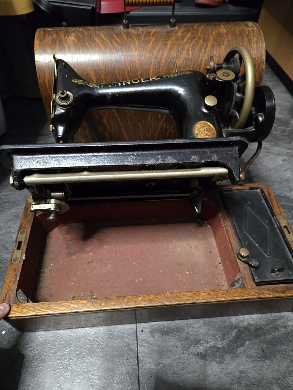 Antieke Singer 99K handnaaimachine 1920-1935,