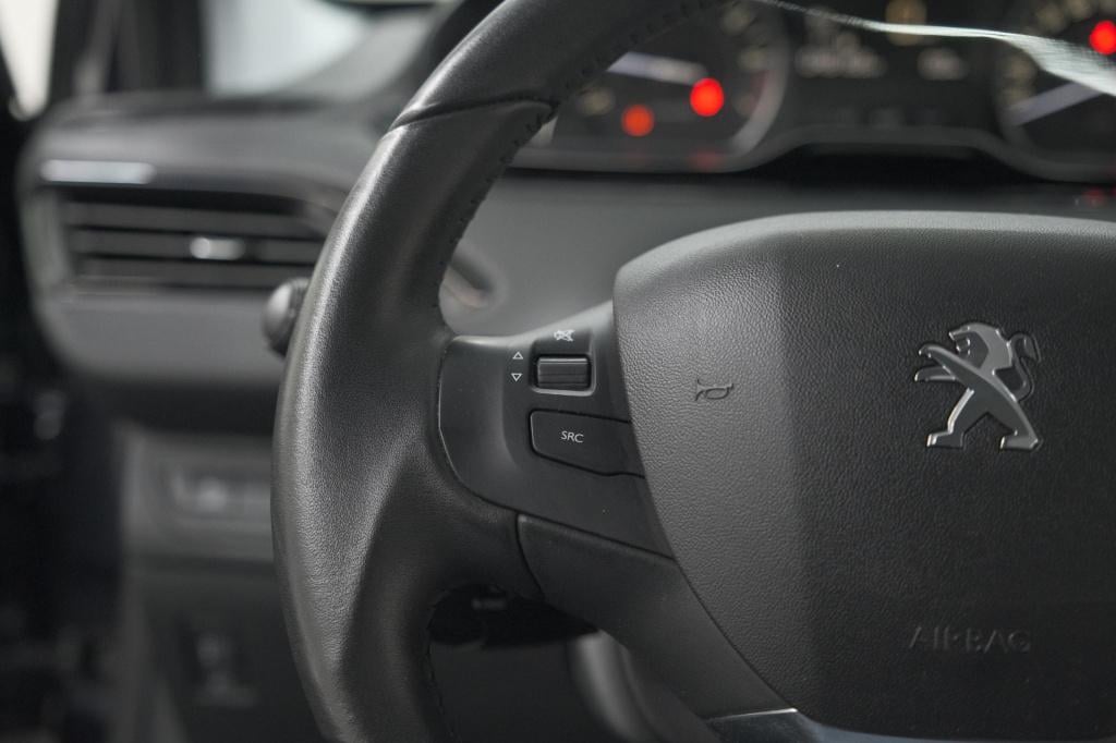 Peugeot 208 puretech 82 signature | allseason banden | navigatie | parkeers