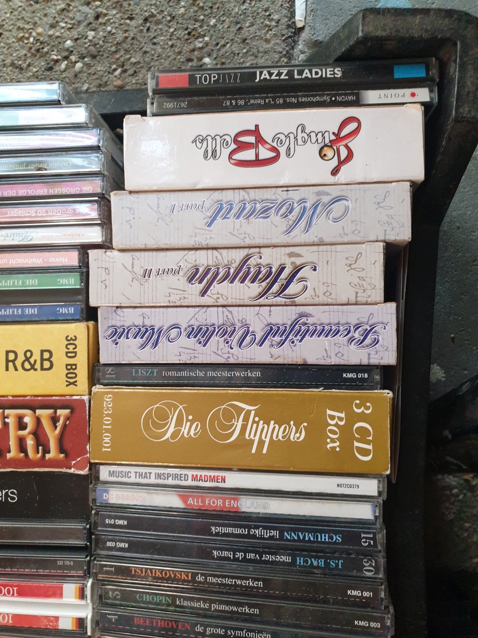 3 kratten vol cd's