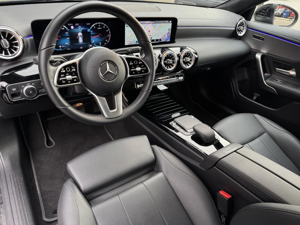 Mercedes-Benz Cla shooting brake 200 business solution luxury nl-auto, adap