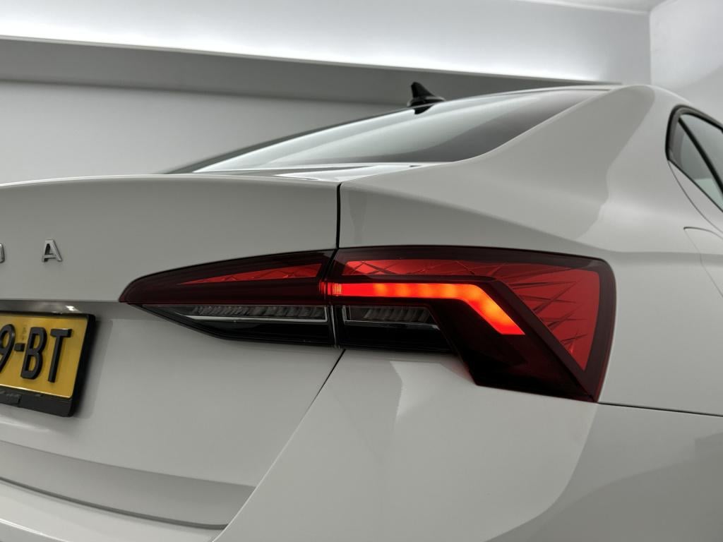 Skoda Octavia 1.0 tsi ambition | digitaal dashboard | 1e eigenaar | navigat