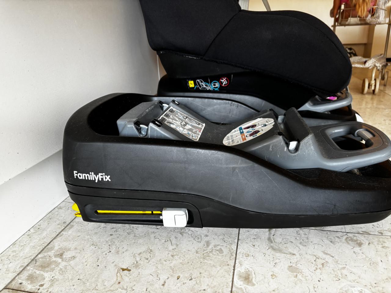 Maxicosi Pearl met twee onderstellen