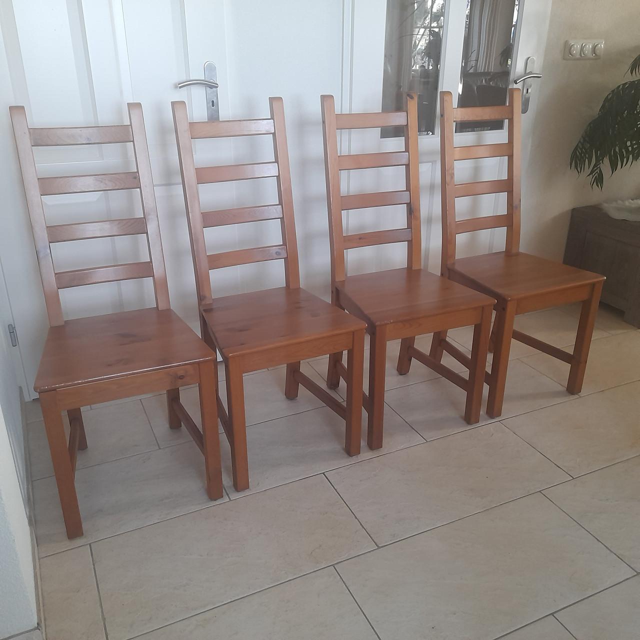 4  Houten stoelen ( in goede nette staat)