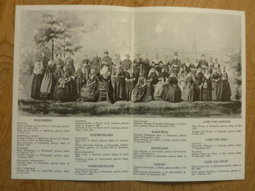 Mapje met 18 kleurprenten (16x23cm) van oude Zeeuwse klederdrachten