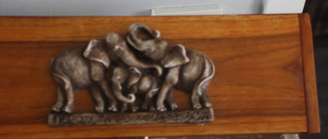 Houten doosje met oliefanten print met chinese stokjes