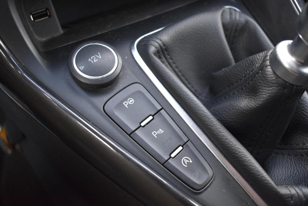 Ford Focus wagon 1.0 titanium edition | wegklapbare trekhaak | climate cont