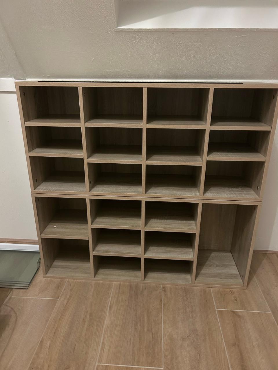 Kasten met vakken, superleuk! ook te gebruiken als bankje