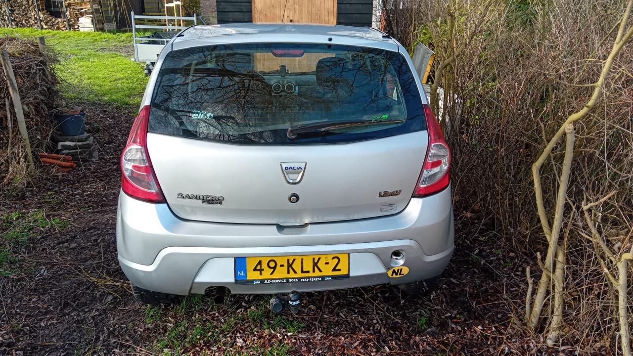 Oude auto, dacia sandero