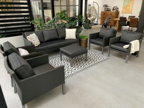 Antracietkleurig All Weather loungeset bank, 4 stoelen en hocker/ tafel.