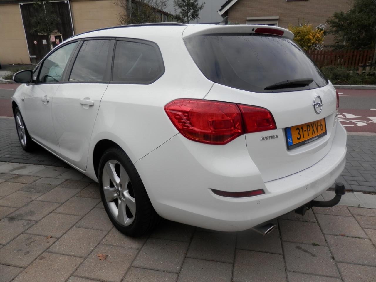 Auto Garant Biedt Aan: Opel Astra 1.4 SPORTS TOURER