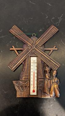 Koperen thermometer hanger.Molen en stelletje