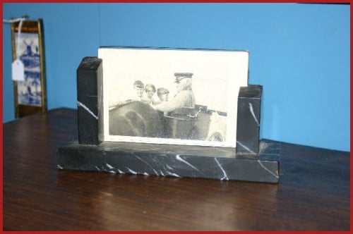 Oude brocante fotolijst van zwart marmer