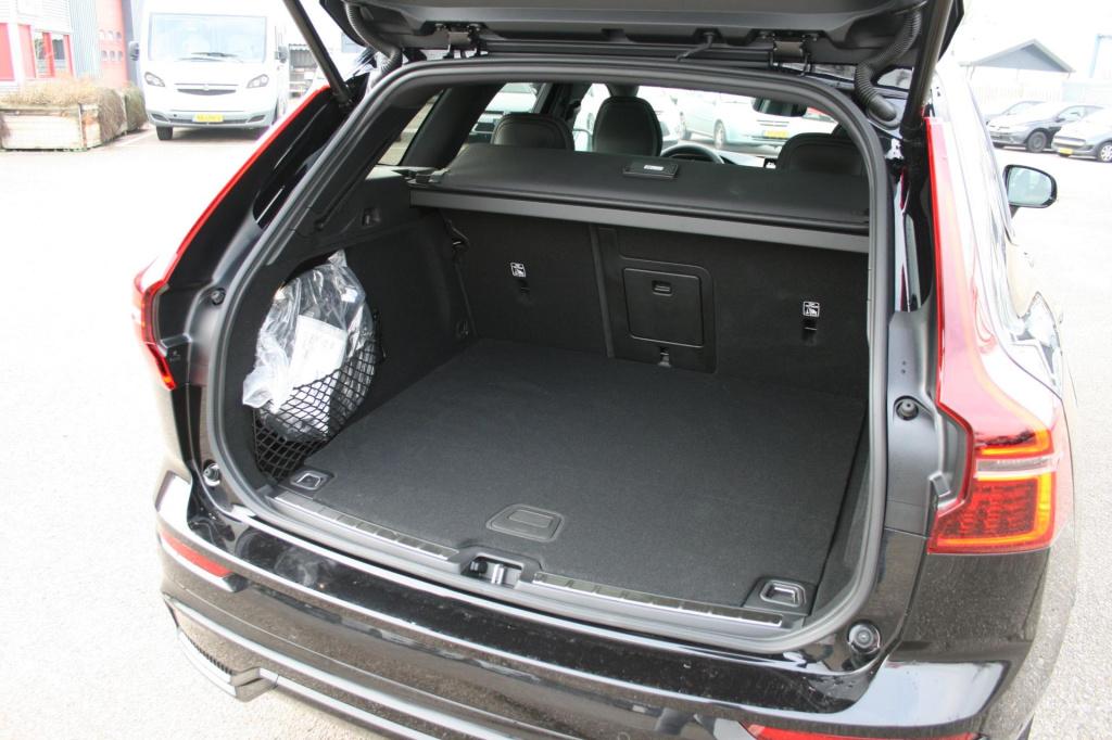 Volvo XC60 2.0 t6 plug-in hybrid awd plus black edition / nieuw / model 202