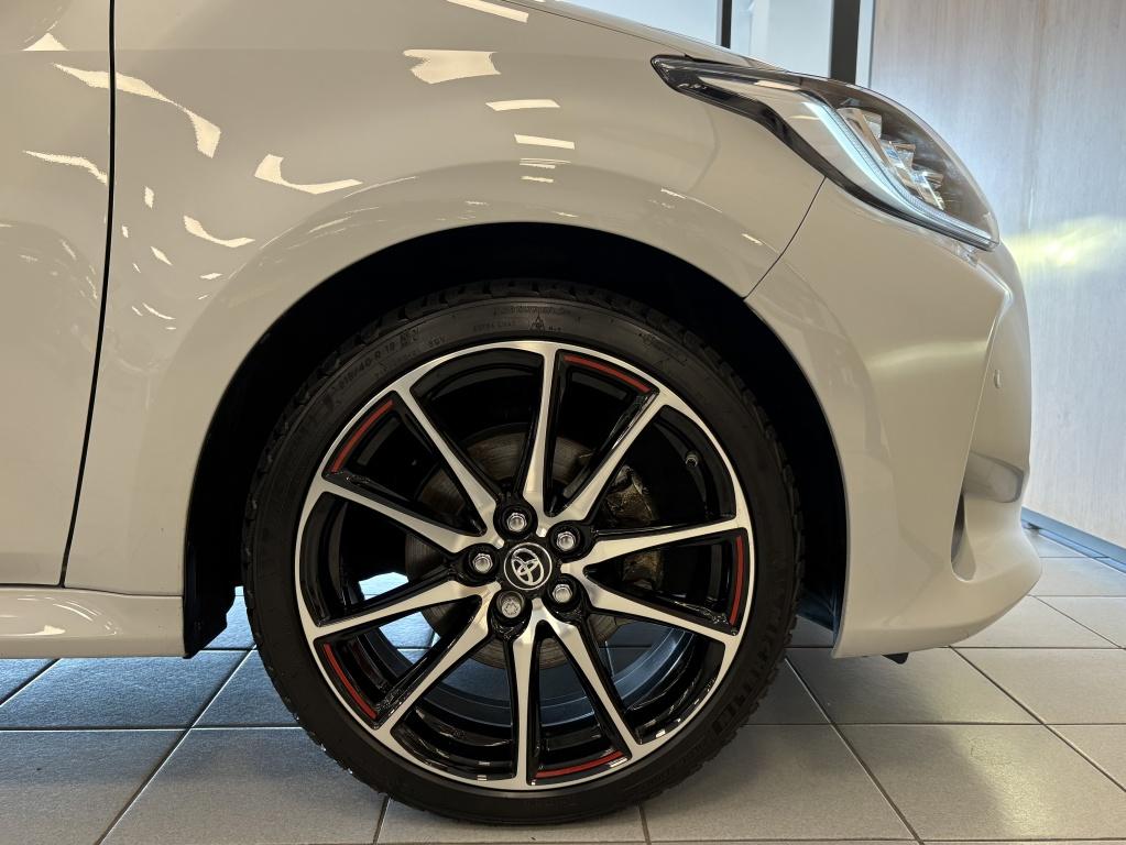 Toyota Yaris 1.5 hybrid gr sport| head-up| stoel.verw| adap.cruise| camera